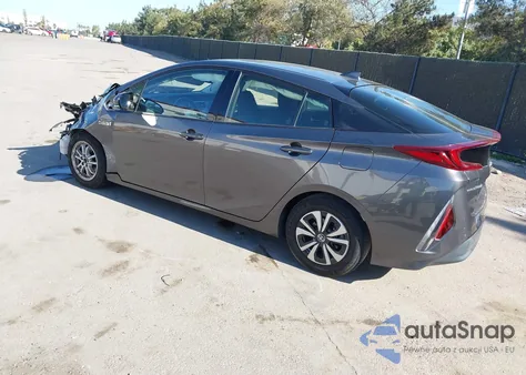 2018 Toyota Prius Prime Plus из США, поврежденный, VIN JTDKARFP7J3075731